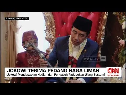 Kunjungi Padepokan di Cirebon, Jokowi Dihadiai Pedang Naga Liman