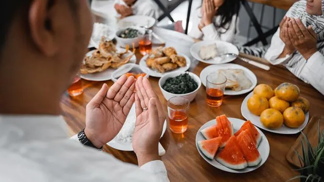 Tips Agar Terhindar Dari Hipoglikemia Saat Puasa Ramadan, Minum Air Putih yang Cukup Hingga Pengaturan Pola Makan